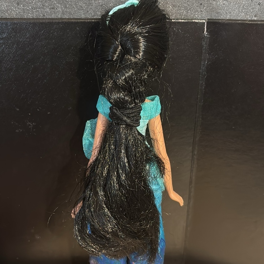 Disney Princess Jasmin Doll from Aladdin - Picture 3 of 4